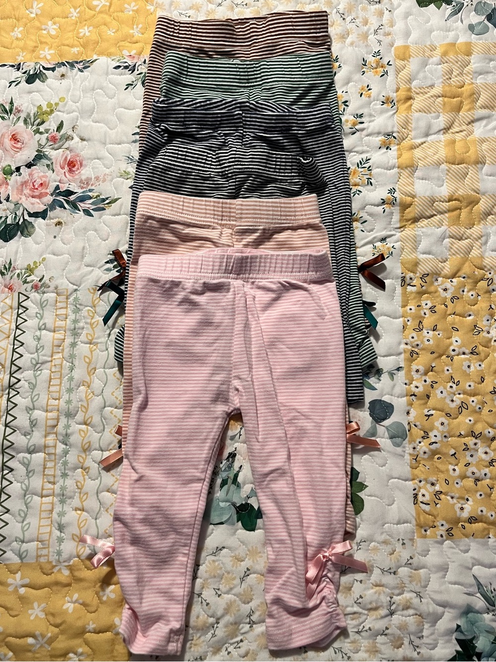 LIKE NEW 🎀 6 Pairs Striped Leggings in Various Colors w/Side Bows 6 months